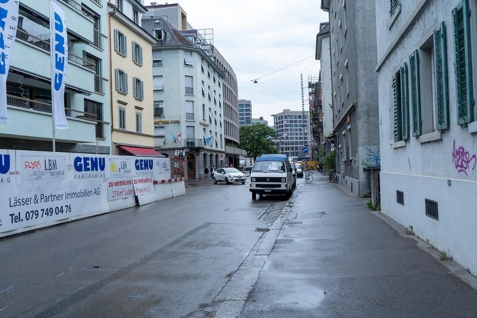 A clean and well-kept Zurich street scene