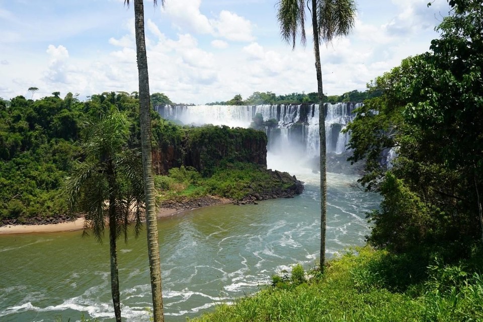 A breathtaking panoramic view of Iguazú Falls, Argentina's natural masterpiece