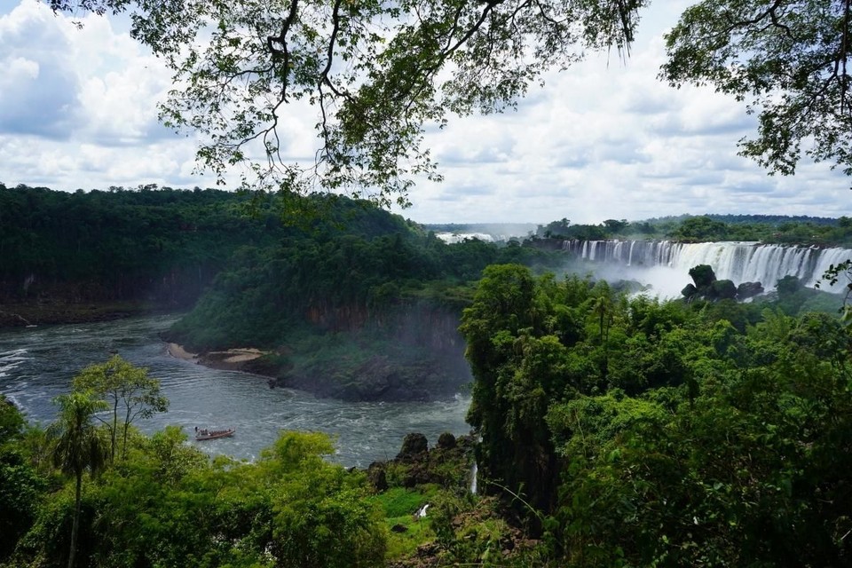 A tranquil boat ride along the Argentinean side of the stunning Iguazú Falls